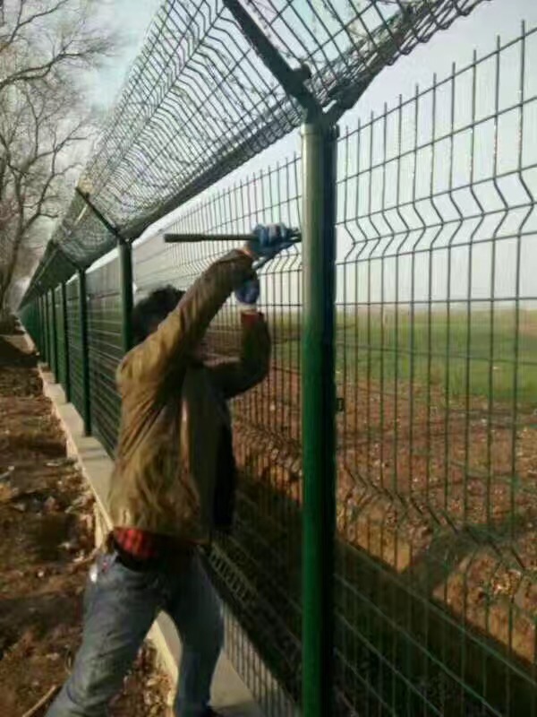 護欄網養(yǎng)護