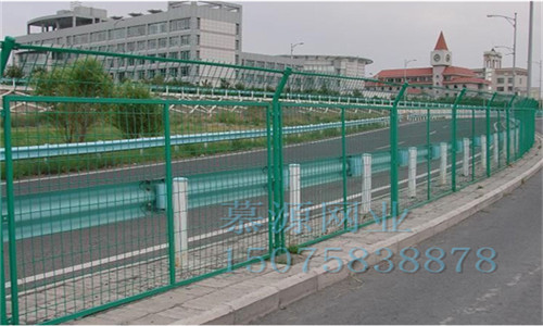 框架護(hù)欄網(wǎng)